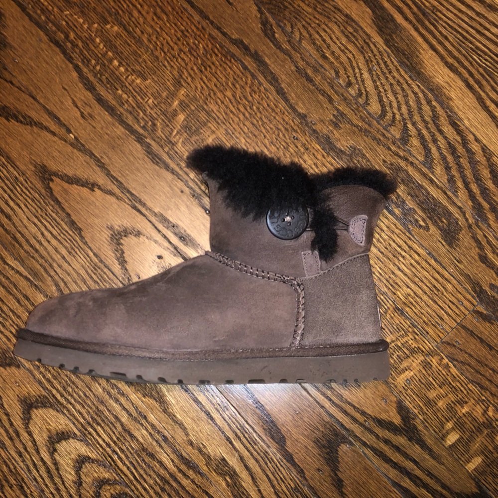 Ugg Mini Bailey Buttons - image 4